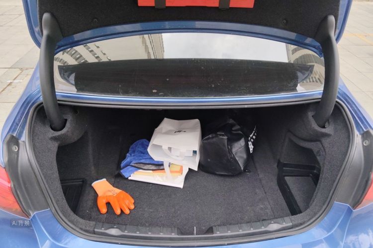 BMW 3 Series 2019 car image #21