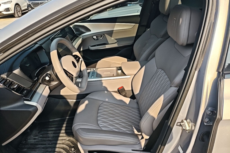 BYD Han 2025 car image #15