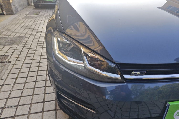 Volkswagen Golf 2020 car image #8