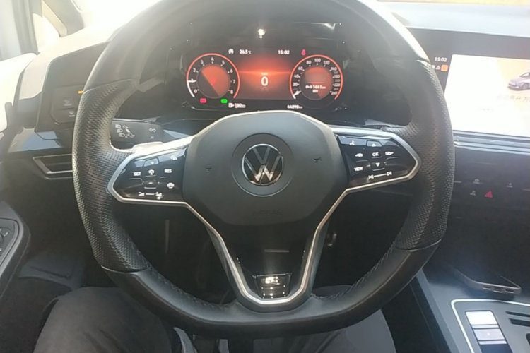 Volkswagen Golf 2022 car image #11