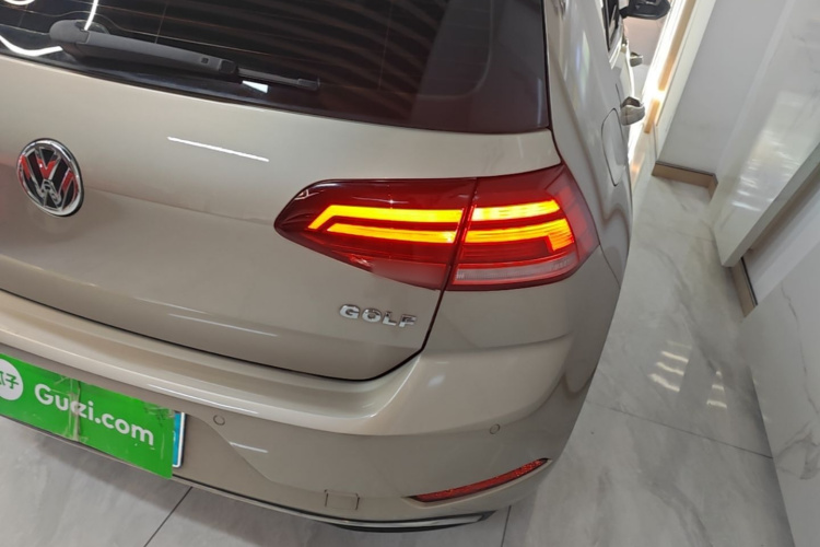 Volkswagen Golf 2018 car image #8