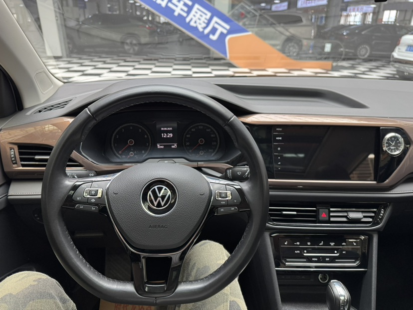 Volkswagen Tharu 2022 imagen de coche #7
