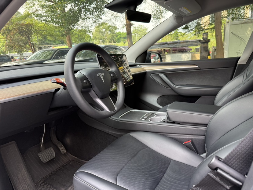Tesla Model Y 2023 صورة سيارة #7