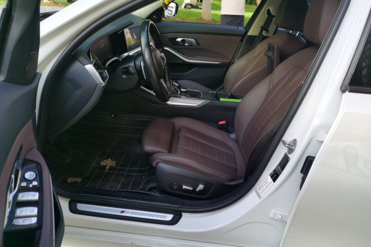 BMW 3 Series 2021 car image #18
