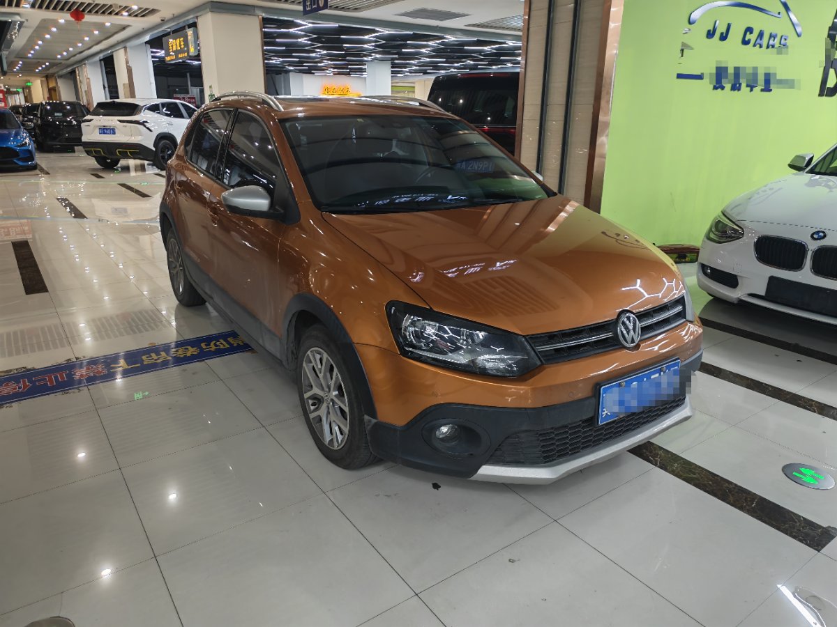 Volkswagen Polo 2015 car image #3