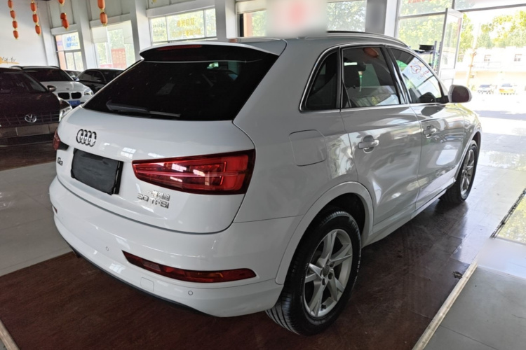 Audi Q3 2017 car image #7