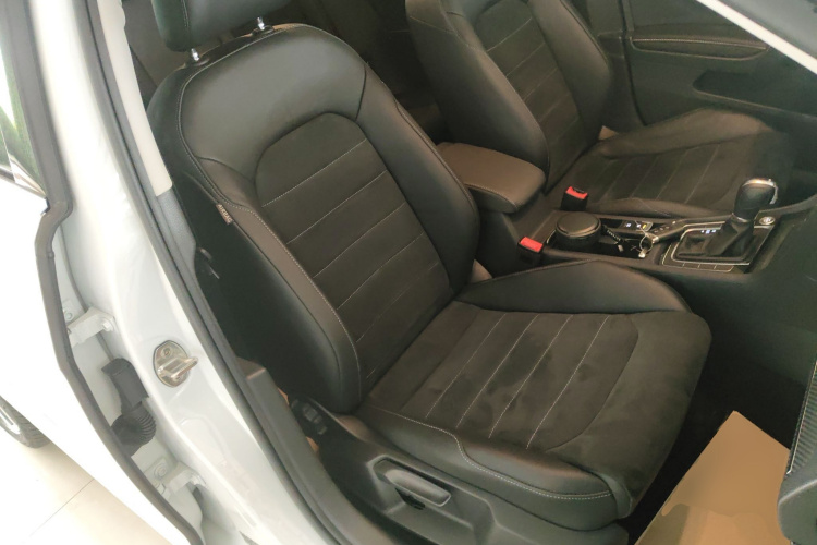 Volkswagen Golf 2020 immagine di auto #25