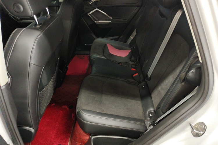 Audi Q3 2021 car image #17