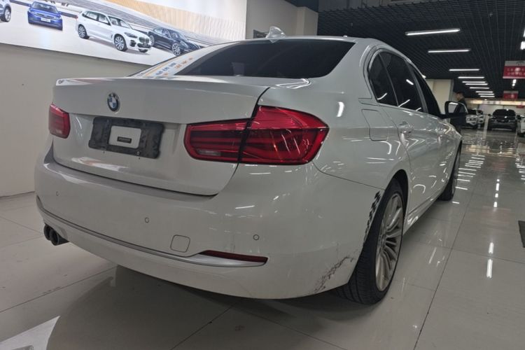 BMW 3 Series 2018 immagine di auto #7