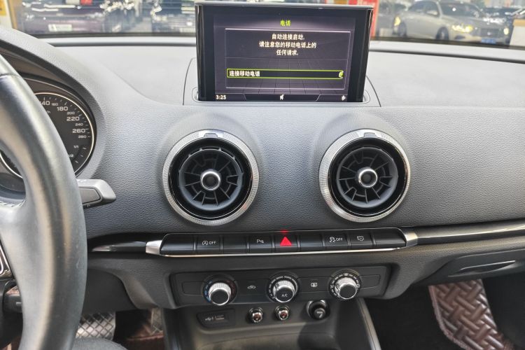 Audi A3 2019 car image #13