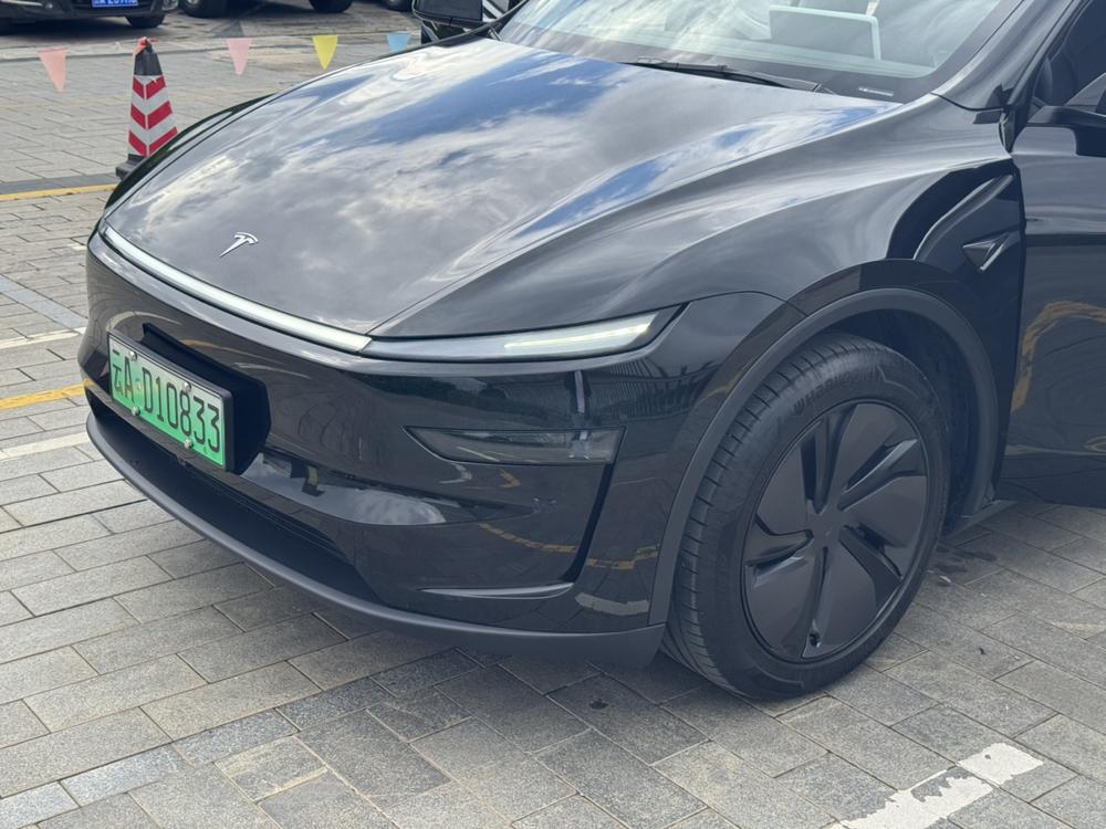 Tesla Model Y 2025 #10 Tesla Model Y 2025 immagine di auto #10