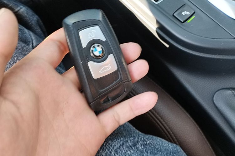 BMW 3 Series 2018 car image #9