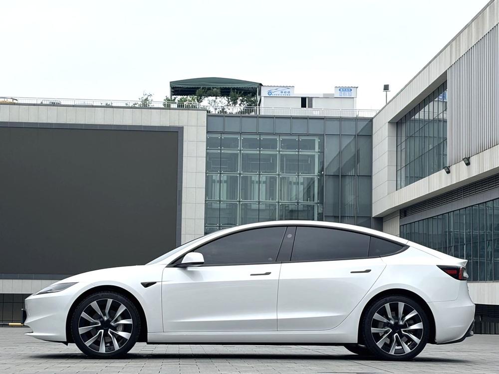 Tesla Model 3 2024 car image #4
