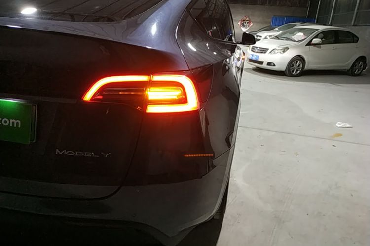 Tesla Model Y 2022 #8 Tesla Model Y 2022 car image #8