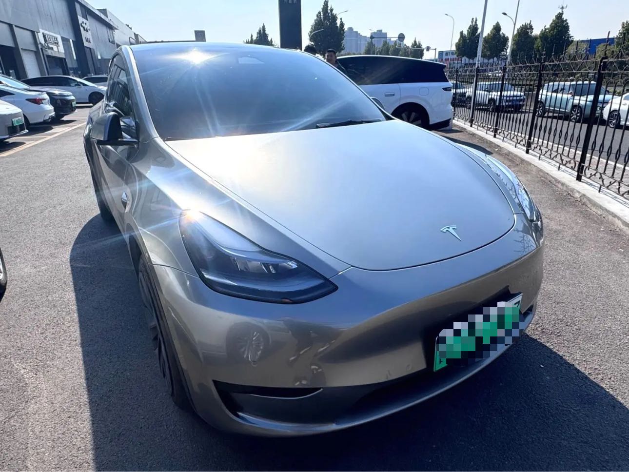 Tesla Model Y 2023 car image #2
