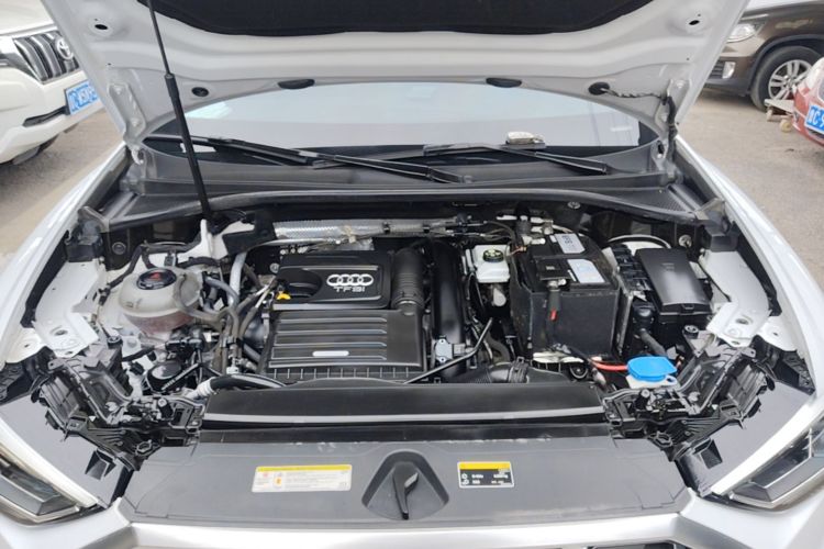 Audi Q3 2020 car image #20