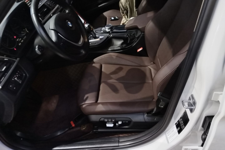BMW 3 Series 2019 car image #15