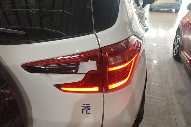 BYD Yuan New Energy 2019 immagine di auto #8