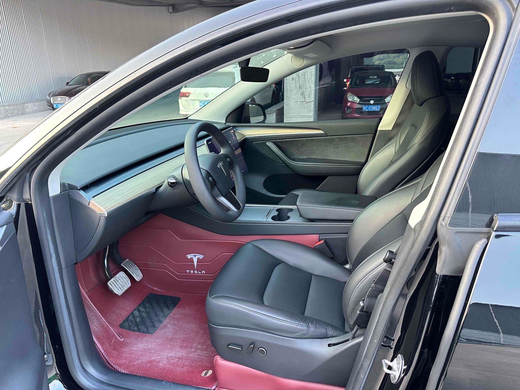 Tesla Model Y 2023 #5 Tesla Model Y 2023 car image #5
