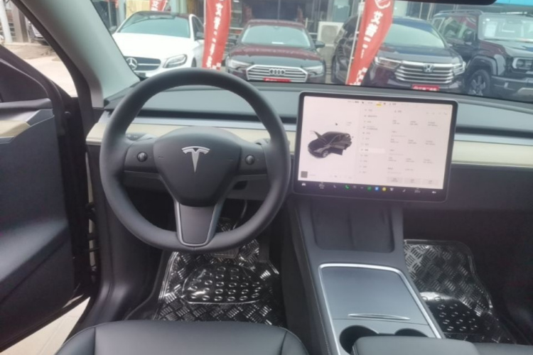 Tesla Model Y 2022 immagine di auto #11
