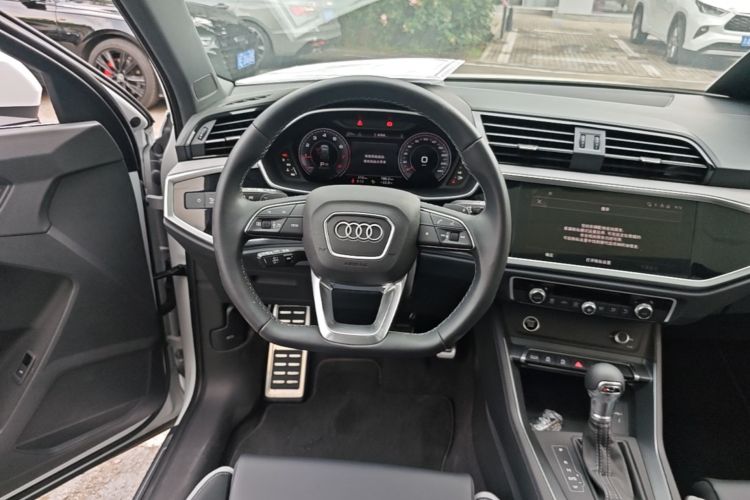 Audi Q3 2025 #12 Audi Q3 2025 car image #12