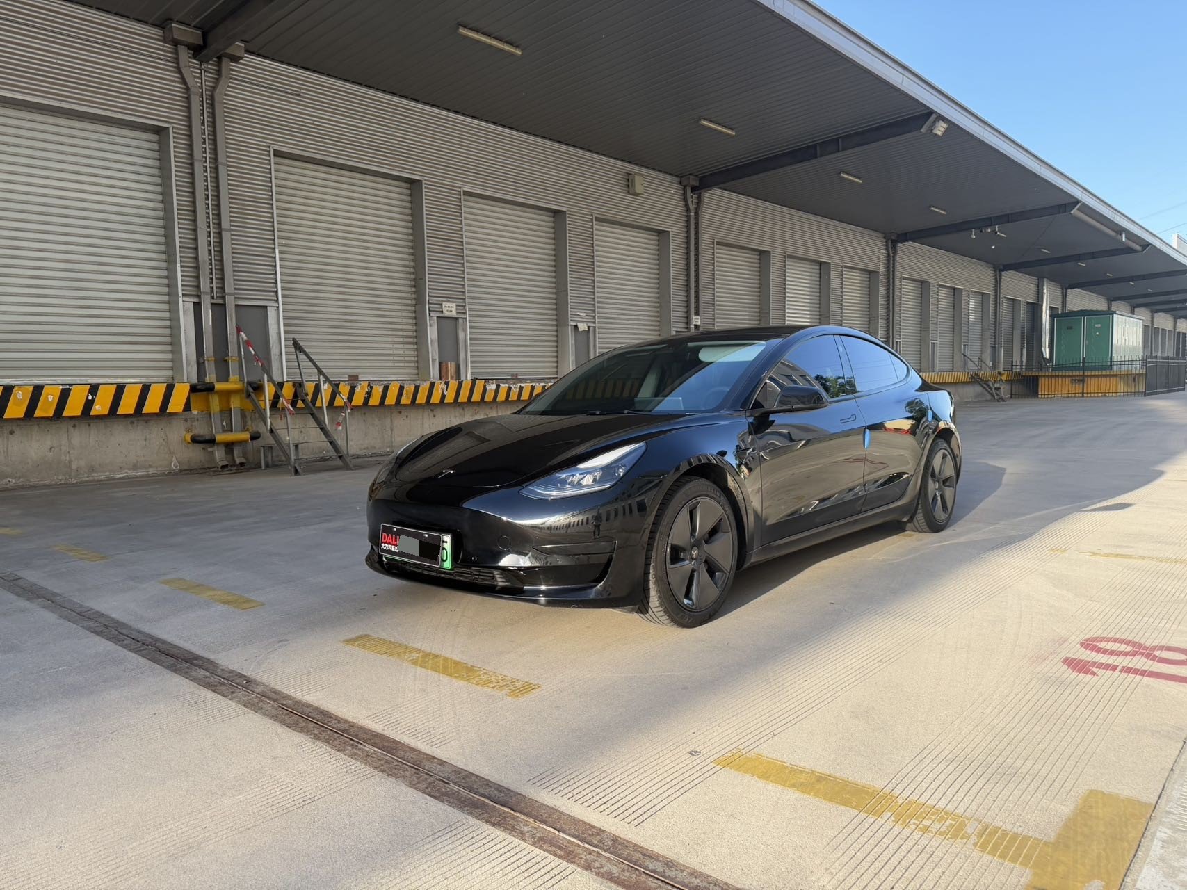 Tesla Model 3 2021 car image 