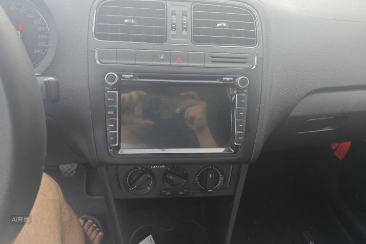Volkswagen Polo 2016 car image #15