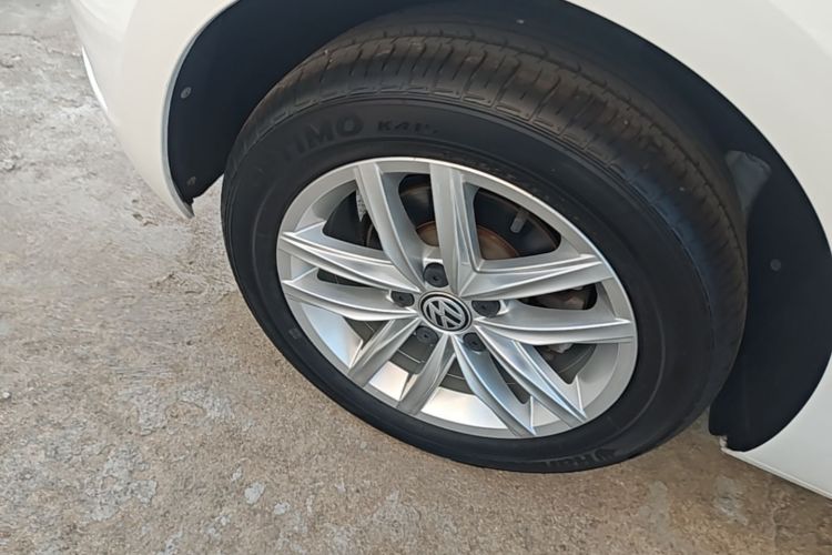 Volkswagen Golf 2018 car image #4