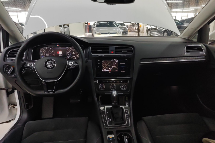 Volkswagen Golf 2020 car image #10