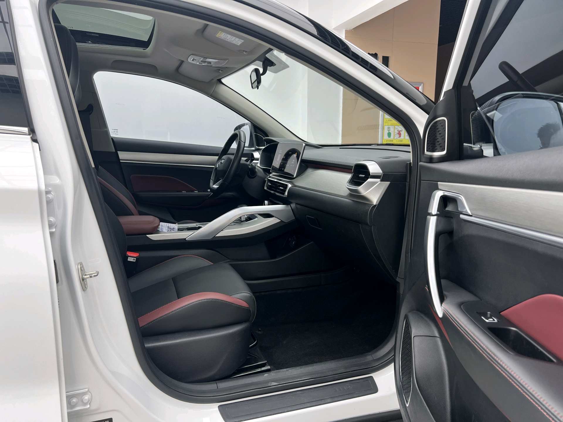 GEELY Coolray 2022 car image #9