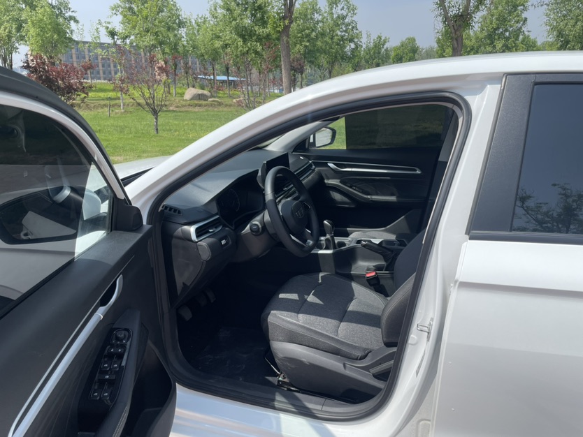 GEELY Emgrand 2025 image de voiture #4
