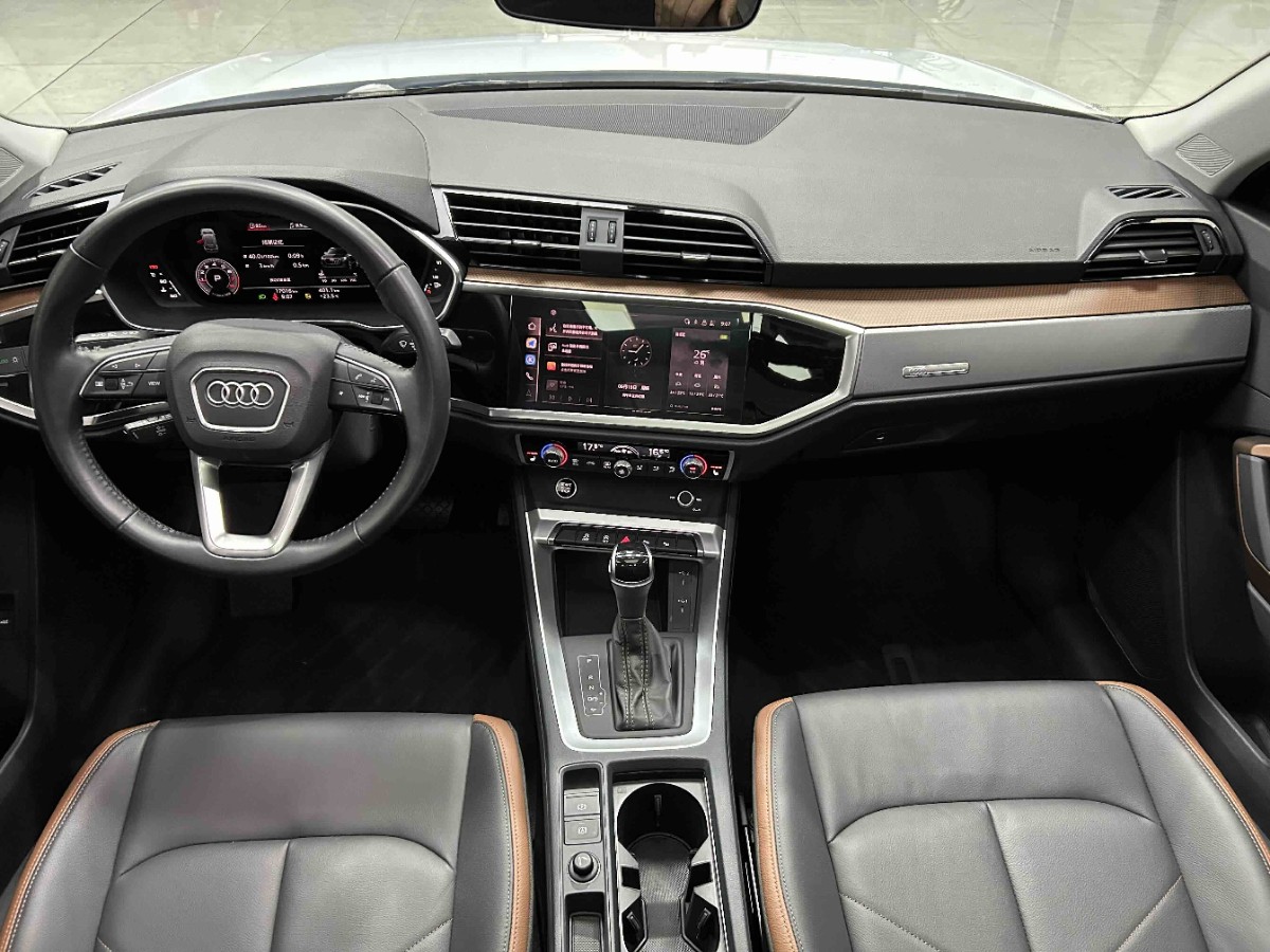 Audi Q3 2022 car image #4