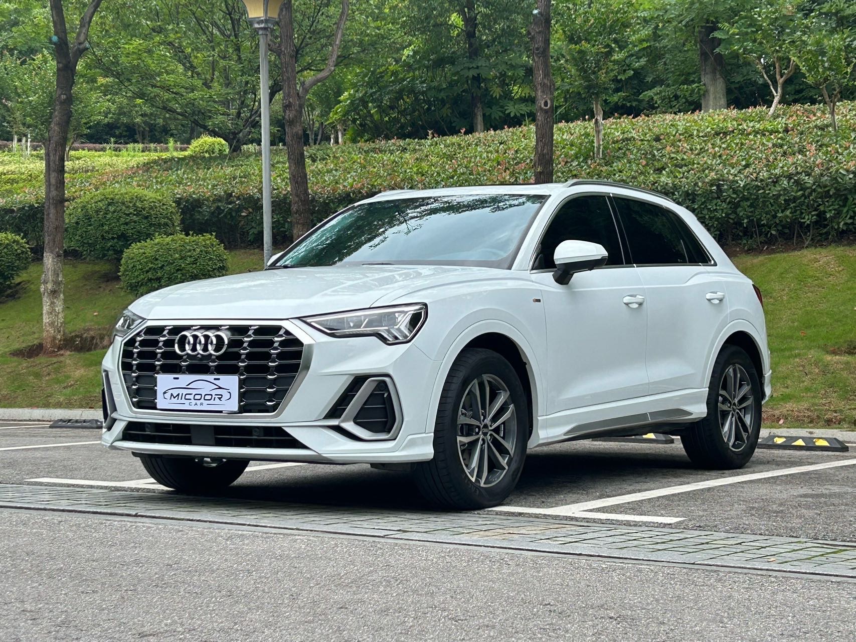 Audi Q3 2022 car image 