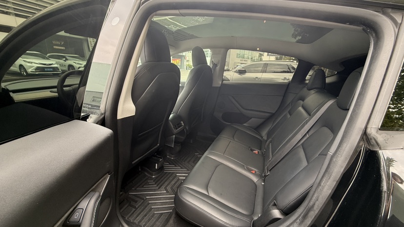 Tesla Model Y 2022 #4 Tesla Model Y 2022 car image #4