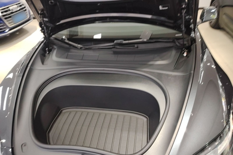 Tesla Model 3 2025 car image #20