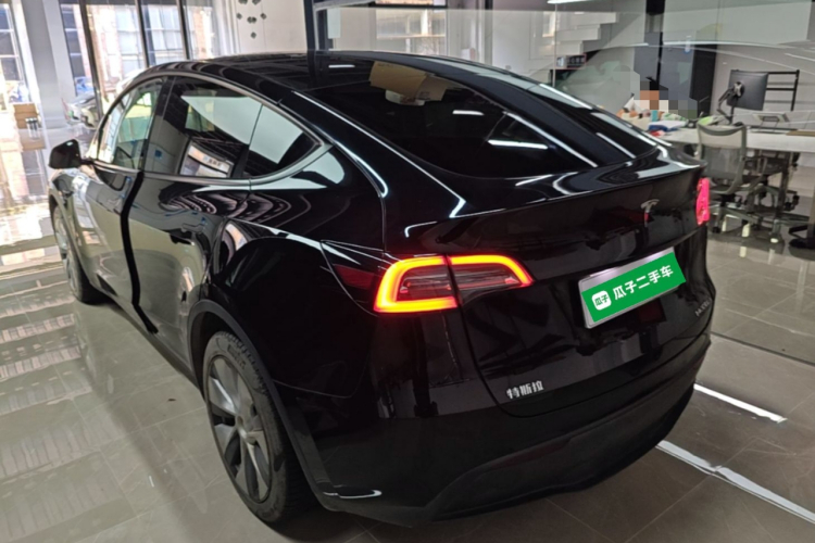 Tesla Model Y 2022 car image #7