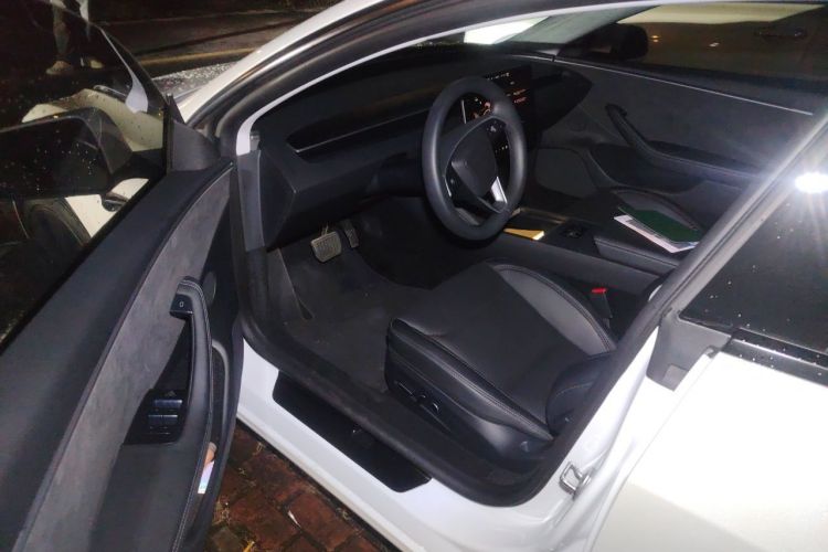 Tesla Model 3 2025 car image #13
