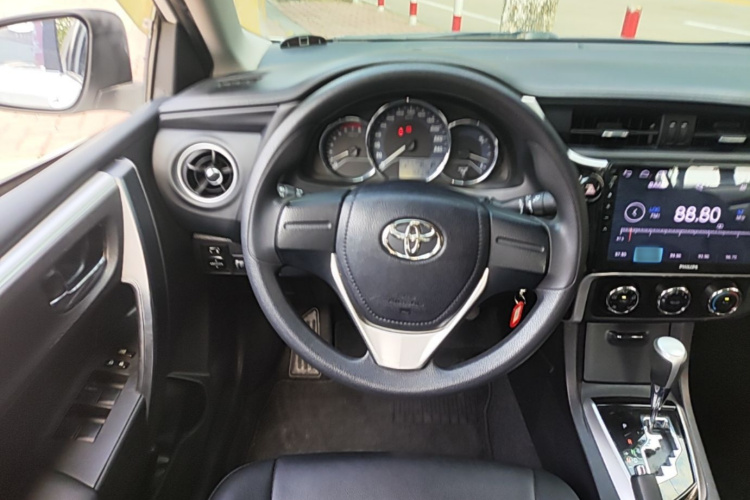 Toyota Corolla 2018 изображение автомобиля #11