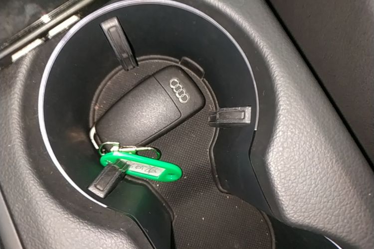 Audi Q3 2016 car image #9