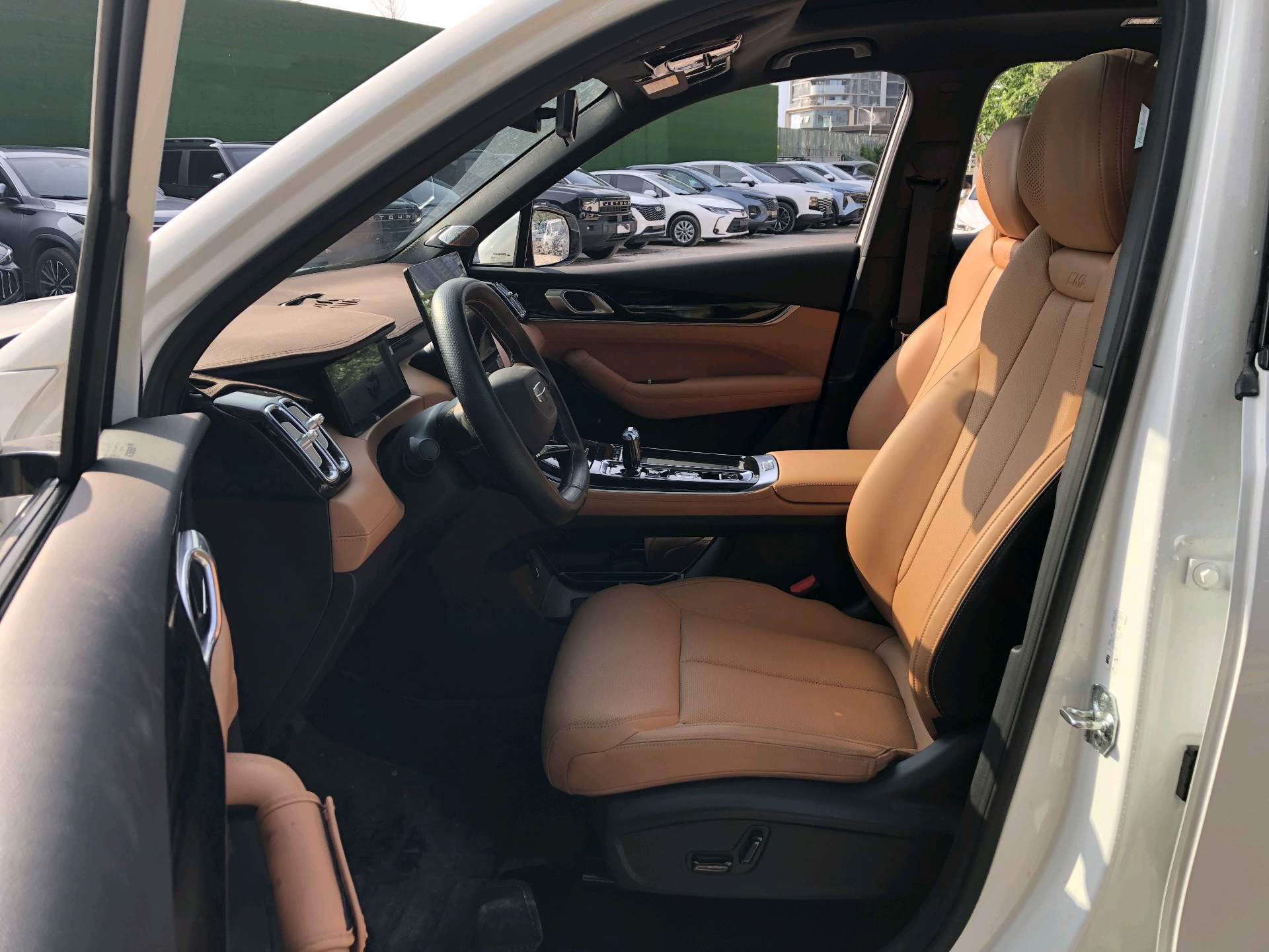 GEELY Boyue L 2025 car image #2