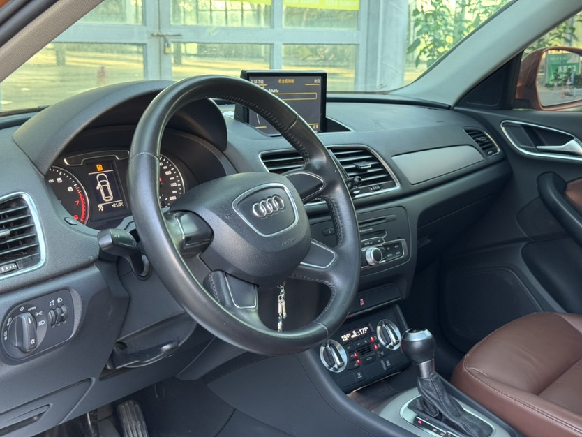 Audi Q3 2017 car image #13