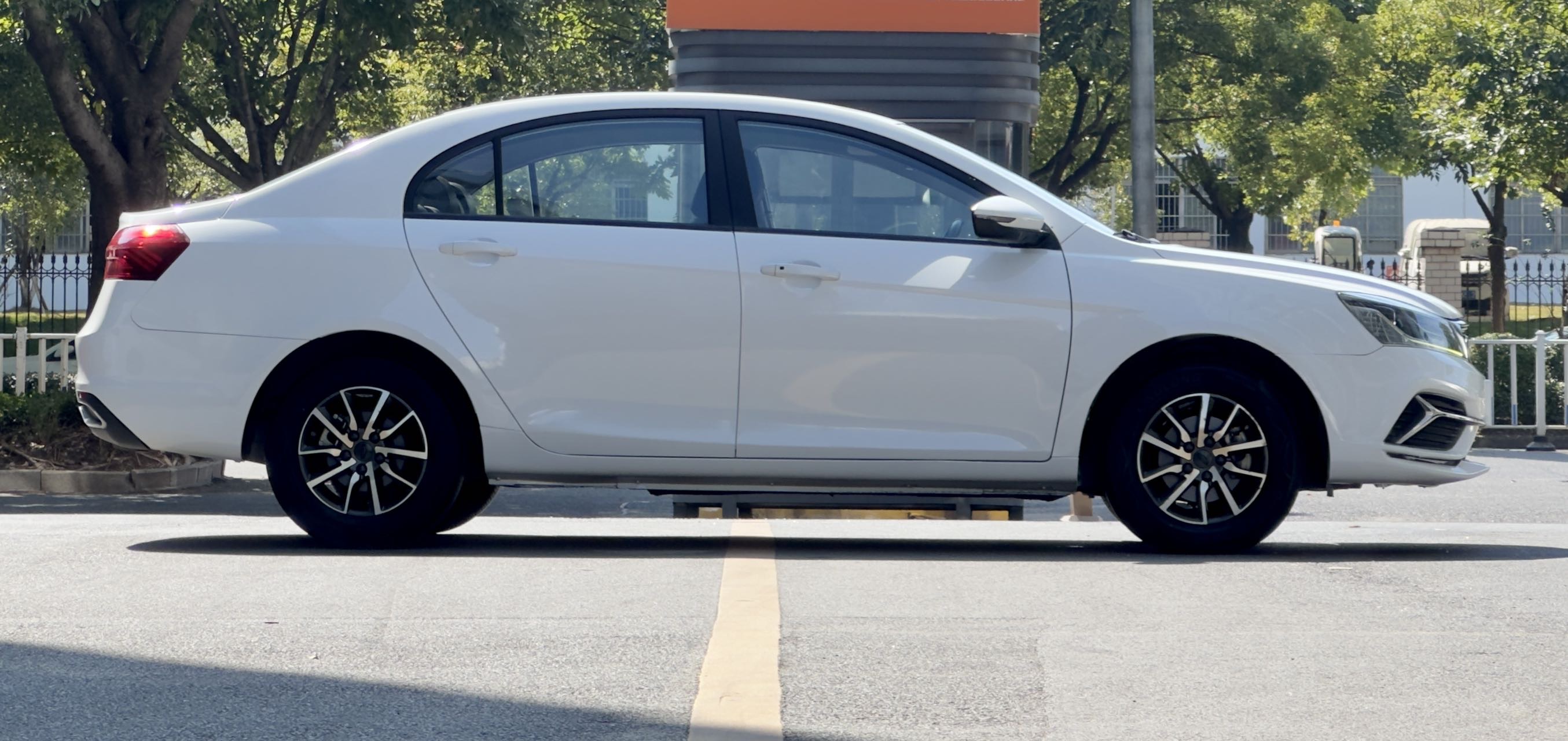 GEELY Emgrand 2020 изображение автомобиля #7