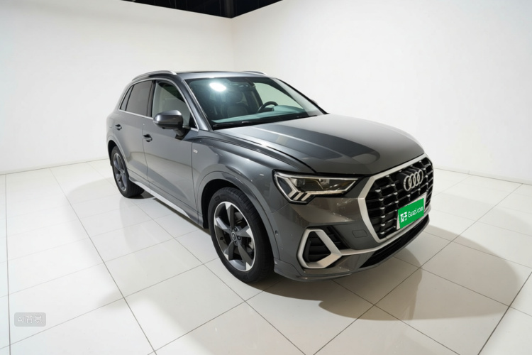 Audi Q3 2022 car image #4