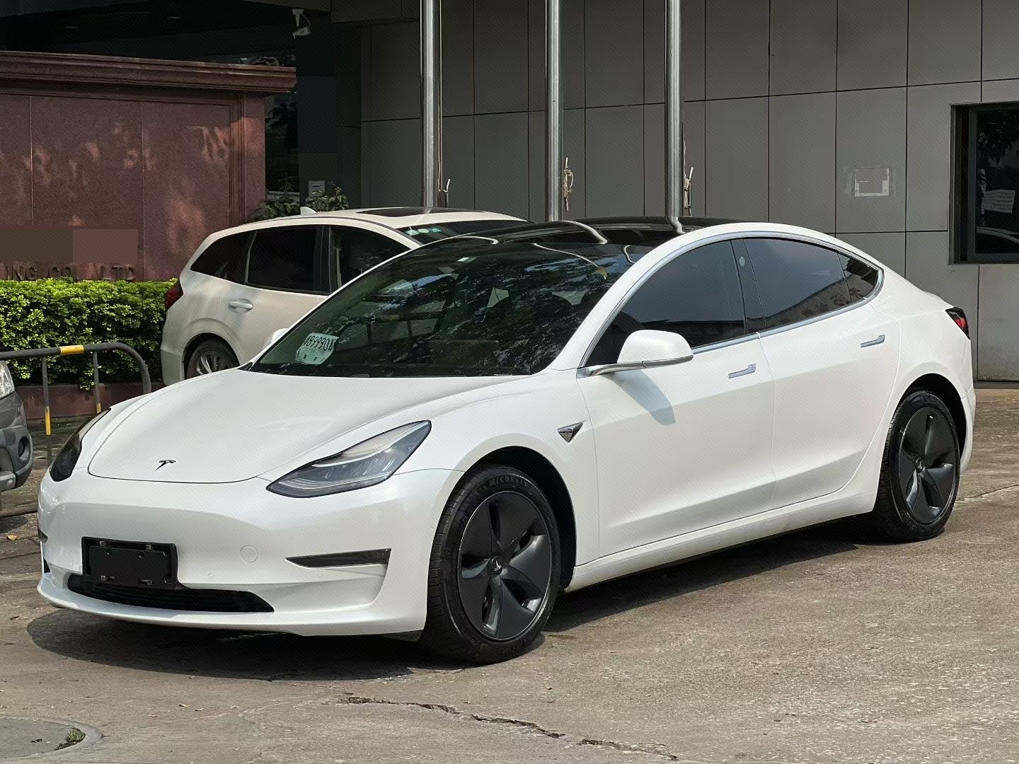 Tesla Model 3 2020 car image 