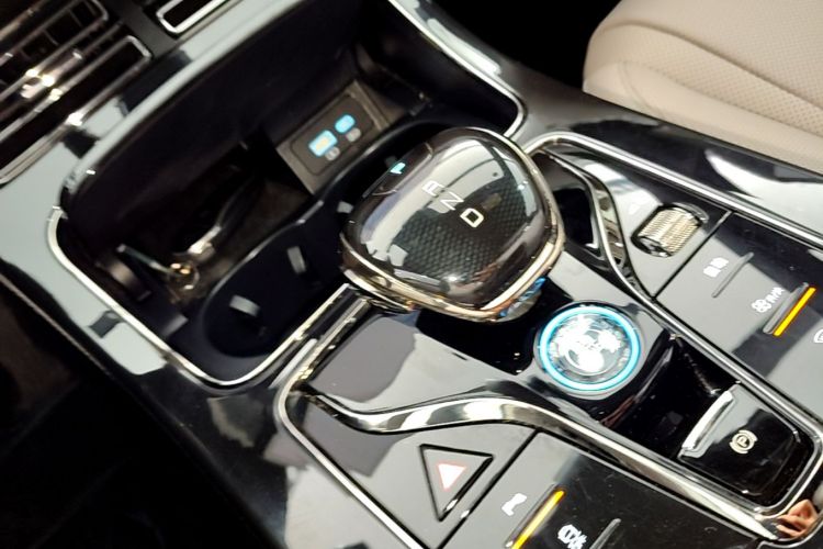BYD Han 2024 car image #14