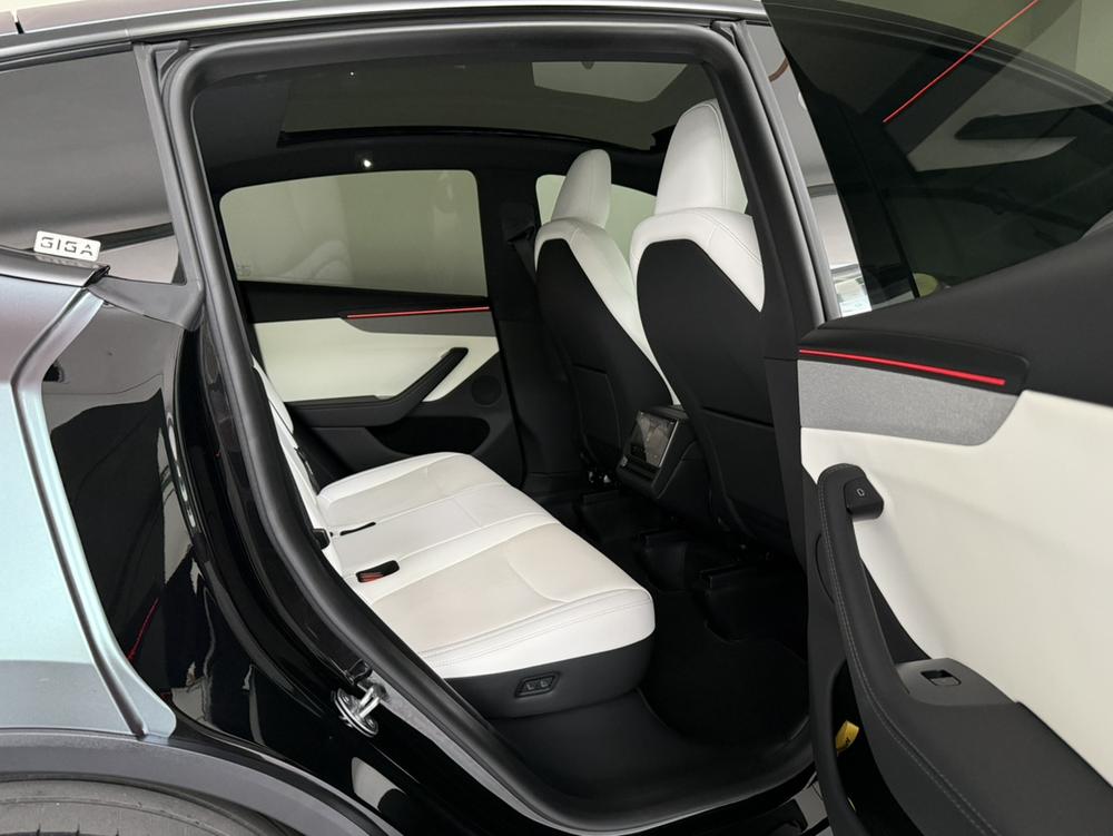 Tesla Model Y 2026 #11 Tesla Model Y 2026 car image #11