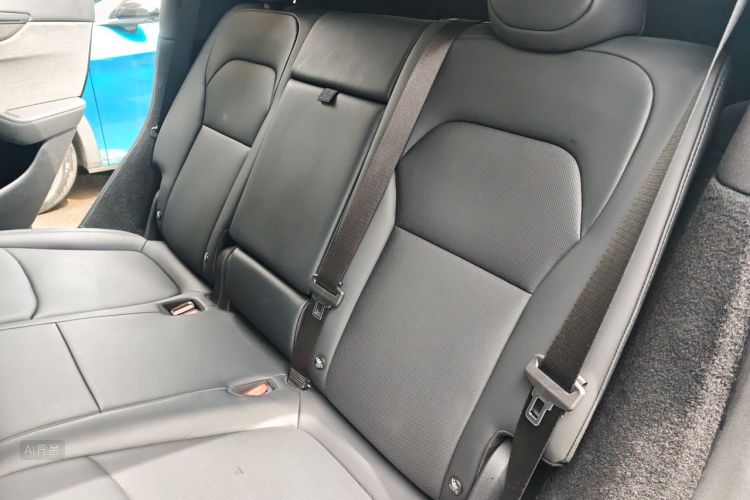 Tesla Model Y 2025 #19 Tesla Model Y 2025 car image #19