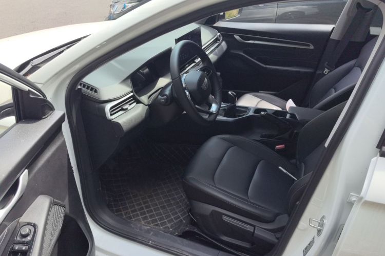 GEELY Emgrand 2025 car image #9