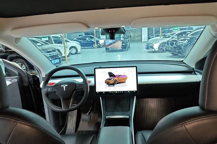 Tesla Model Y 2022 immagine di auto #18