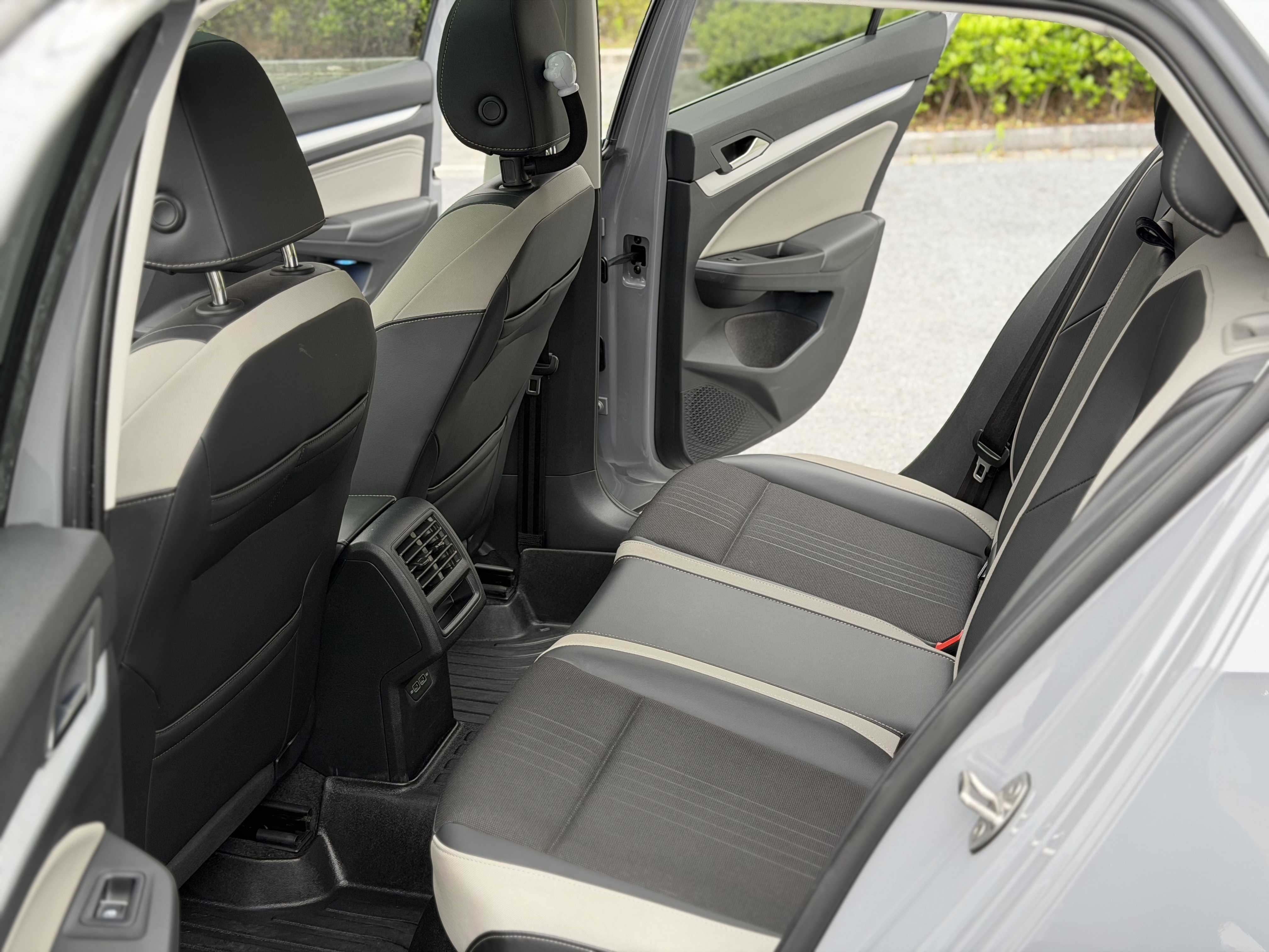 Volkswagen Golf 2021 car image #9